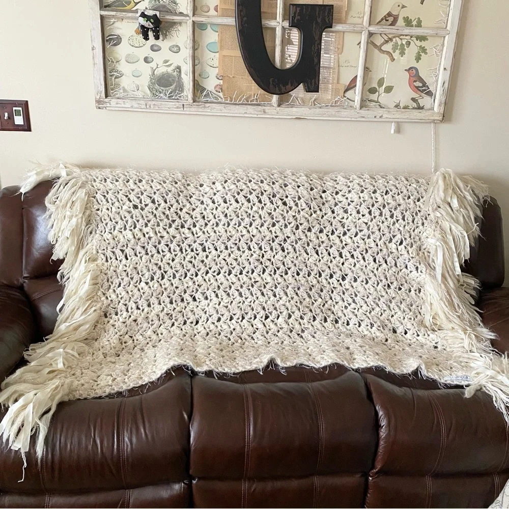 Marge Carson Woven‎ Crochet Knit Fringe Cream Off White Throw Blanket Decorative